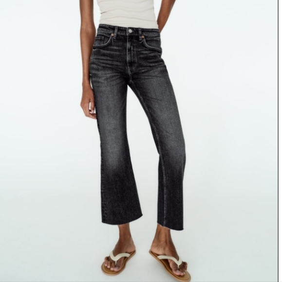 Zara Denim - 🆕️ Zara Mid Rise Flare Cropped Jeans